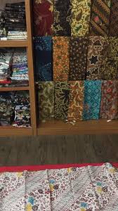Blangkon ngayogyakarta, blangkon surakarta, blangkon kedu, dan blangkon banyumasan. Ig Kangmaman1965 On Twitter Di Setiap Kota Ritual Ke Toko Batik Kain Tradisional Hukumnya Wajib Kali Ini Berburu Batik Ngapak Banyumasan Soal Kain Tradisional Indonesia Surganya Https T Co Uynaohk1lo