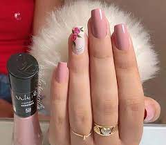 Puedes tener tus uñas acrilicas sencillas pero bonitas usando una combinacion tricolor de esmaltes! Nails Acabadosexelentes Trendy Nails Nails Sencillas Pink Nails
