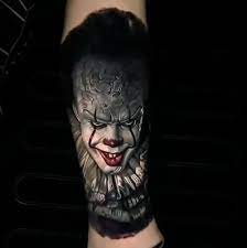 Tatuaje de payaso tatuajes vikingos dibujos para tatuar cómo dibujar tatuajes tatuaje. Tatuaje Del Payaso It 2017 Tatuajes De Terror Tatuajes Molones Tatuaje De Payaso