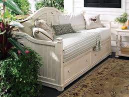 Bunlar da 2011 katalogundan örnekler. Ikea Sedir Yatak Leylara Her Sey Burada