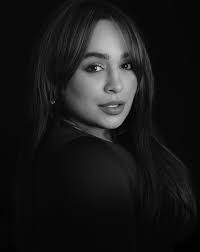 Valery Silva, joven talento de la región andina en el ámbito artístico, da  sus primeros pasos en la música en el año 2021, donde aprende guitarra en  la academia Ciudad Musical, aunque