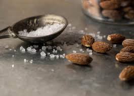 Roasted salted almonds, easily homemade - Dailyvegan