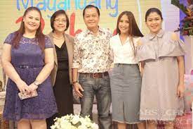 De castro was elected senator in 2001 and was elected as vice president of the republic of the philippines as the running mate of president gloria macapagal arroyo in 2004. Photos Magandang Buhay With Noli De Castro Abs Cbn Entertainment