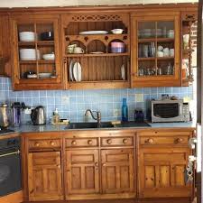 J 'hésite entre un verni coloré et surtout la peinture à effet boisine de libéron. Ldd Relooker Une Cuisine Rustique En Chene Repeindre Les Meubles De Cuisine