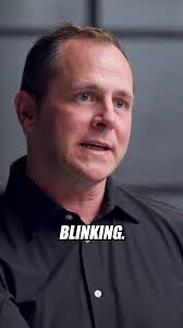 Body Language Expert, Chase Hughes, says you can tell what somebody is  thinking by how fast they're blinking?! 😮