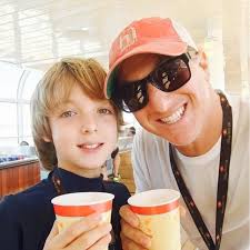 Luciano huck angélica acidente com filho de luciano huck acidente com filho de angélica amo vocês de coração ,na minha idade seus filhos são como meu netos,fico feliz em saber que bem está. Filho De Luciano Huck Foi Submetido A Uma Neurocirurgia Diz Boletim Medico Primeiro Plano Home