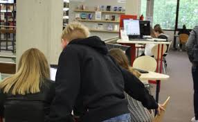 Anhand von aufgabenkarten wurden bücher zu verschiedenen themen gesucht und die buchauswahl kurz begründet. Haus Des Buches Waldkraiburg Veranstaltungen
