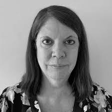 Kelly Roper's Instagram, Twitter & Facebook