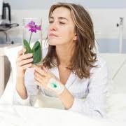 Drastyczna metamorfoza aktorki, look of the day: Kamilla Baar Filmweb