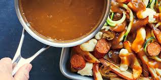 Poutine Aux Legumes Et Aux Saucisses Sur La Plaque De Ricardo Food Rainbow Food Healthy Recipes
