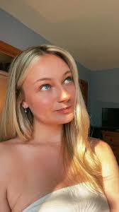 Kelly Deaton's Instagram, Twitter & Facebook