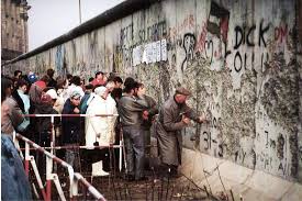 Wie sich der mauerfall am 9 november 1989 anfuhlte berlin de from www.berlin.de wann war der mauerfall ? Fruhstucksei Woche 46 29 Jahre Mauerfall Duitsland Instituut