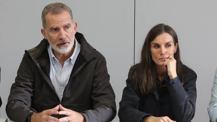 El monumental enfado de la reina Letizia tras el caos vivido en Paiporta:  los gestos que no ha podido controlar