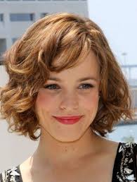 31 Layered Hairstyles Several Reasons To Have This Fun Trendy Style Hairstyles Weekly Short Curly Bob Hairstyles Short Hair Styles Short Wavy Hair