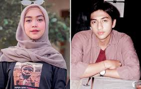 Sayangnya, adik oki setiana dewi tidak terlihat di pemakaman ayahnya, karena sedang berada di ntt. Saling Lempar Pujian Ria Ricis Ungkap Hubungan Dengan Harris Vriza Usai Dijodohkan