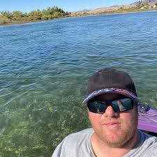 Who is from the Cali/Arizona border area?