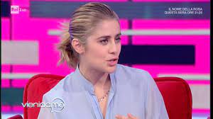 Oggi, lunedì 3 maggio, la vediamo protagonista prima del salotto del primo pomeriggio di rai uno a oggi è un altro giorno condotto da serena bortone e poi. Greta Scarano Eta Carriera Vita Privata Chi E L Attrice Newsby