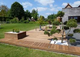 Terrasse En Bois Composite Ipe Avec Jardinieres Ipe Et Dalles Granite Pour D Terrasse En Bois Composite Ipe Avec Jard Garten Garten Deko Garten Landschaftsbau
