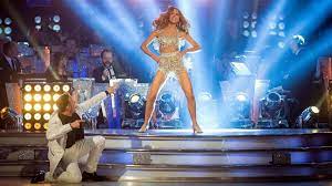 Faye tozer and ashley roberts tied at top of judges' scoreboard with three perfect 40s. Stacey Dooley And Kevin Clifton Win Strictly Come Dancing 2018 Bbc News