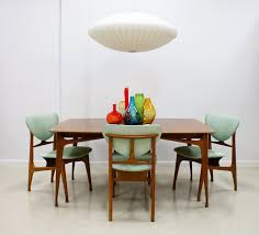 Love This 60s Style Table And Chairs And The Space Ship Li Dining Room Furniture Modern Mid Century Modern Dining Room Furniture Mid Century Modern Dining Room