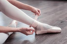 The ballerina once modeled for mark chagall, spinning in front of him barefooted to mendelsohn's music. Adult Ballet Class Stock Photos And Images 123rf