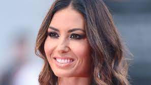 Elisabetta gregoraci ha rilasciato delle dichiarazioni sull'ex flavio briatore nel corso di un'intervista a domenica in nella quale la showgirl ha confessato di essere riuscita a mantenere un buon rapporto… Elisabetta Gregoraci Greets The Family Before The Gf Vip But Forgets Briatore