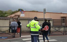 Avec plus de 21 000 habitants pour une superficie de 14,5 km², la commune des combslavillais est située dans la région d'ile de france et dans le département de. A Combs La Ville L Ecole Des Enfants De La Policiere Tuee A Paris Sous Le Choc Le Parisien