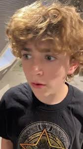 Mia Betts (miakbetts)