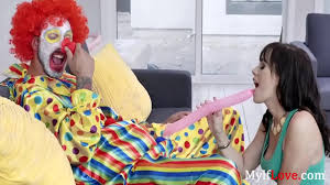 Clown Gets Blown By MILF - XNXX.COM