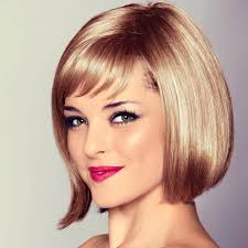 Gefälschte kurze haare für lange haare: Caramel Blonde Haare Als Kinnlanger Bob Mit Pony Blonder Bob
