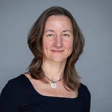 Minerva Arce's Instagram, Twitter & Facebook