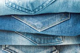 كيفية استخدام الكلور بليتش لإنشاء تصاميم الملابس