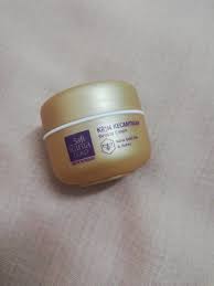 Read reviews, see the full ingredient list and find out if the notable ingredients are good or bad for your skin concern! Safi Rania Gold Krim Kecantikan 16g Health Beauty Makeup On Carousell