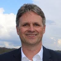 Lisa Eckardt's Instagram, Twitter & Facebook