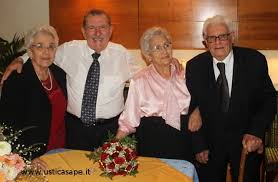 La prima moglie è stata evelyn ntoko mase dalla quale ha divorziato nel 1957, dopo tredici anni di matrimonio. Angelo E Ina Festeggiano 50 Anni Di Matrimonio 16 10 2010 Ustica Sape