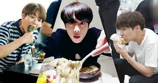Grubun, mcdonald's ile harika anıları var. 10 Moments Of Bts Enjoying Food That S Guaranteed To Make You Hungry Koreaboo