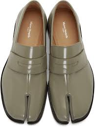 Maison martin margiela black green embroidered leather boots shoes uk8 us9 eu42. Maison Margiela Green Tabi Advocate Loafers In 2020 Loafers Mens Shoes Online Leather Loafers