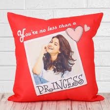 What are the best valentine's day gifts for her? Valentine Gifts For Girlfriend Online Send Best Valentine S Day Gifts For Gf 2021 Oyegifts