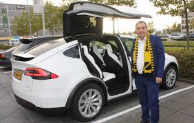 Onder meer grootaandeelhouder martijn kok heeft meegeholpen met de. Tesla X Kan Niet Tegen Kortsluiting En Smelt Voor Je Ogen Weg