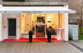 Wer einen friseursalon aufsucht, um sich die haare schneiden oder auch färben zu lassen, verlässt sich darauf, dass ihn ein/e ausgebildete/r friseur/in bedient, schließlich ist die frisur ein sensibles. Home Herzlich Willkommen Bei Frisuren Fur Koln