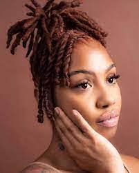 Amber Raglin's Instagram, Twitter & Facebook