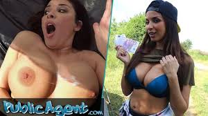 釣りを楽しむ爆乳お姉さんが発情してテントで生騎乗位腰振りが止まらない