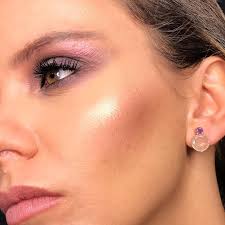 El maquillaje no es una mascara para ocultarse, es una herramienta con la  que podemos resaltar los rasgos naturales de la mujer 😍💄‼️ En esta  ocasión el makeup a nuestra modelo 👸🏼 @