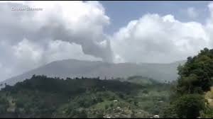 Vincent's la soufrière volcano erupted, leading to residents of the caribbean island to evacuate. L7rs 1tx29nzzm