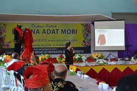 Keunikan Pakaian Adat Suku Mori Pakaian Publik Warna