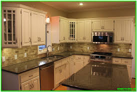 Granite countertops with backsplash ,backsplash for kitchen counters ,backsplash with black granite countertop. Kuche Backsplash Ideen Fur Dunkle Schranke Kuche Backsplash Ideen Fur Dunkle S Granite Countertops Kitchen Black Granite Countertops Dark Granite Countertops