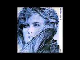 Alison Moyet -- Weak In The Presence Of Beauty