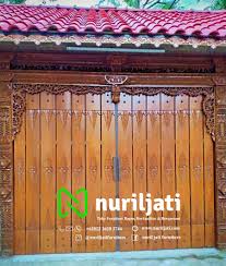 Jika anda berencana untuk merubah tampilan pintu gerbang anda menjadi lebih menarik dari sebelumnya maka ada baiknya. Pintu Gerbang Ukir Gebyok Kayu Jati Nuril Jati Furniture