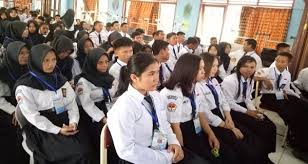 Namun, apapun itu yang terjadi, semua guru sekolah menengah menghadapi tantangan di depan mereka. Nih Bandingkan Gaji Guru Smk Negeri Dan Swasta Jpnn Com