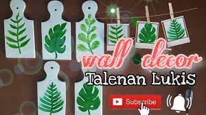 Para perajin batik tradisional yang ada di daerah daerah pun turut mengembangkan motif batik seperti dedaunan akar akar dan juga bunga. Diy Wall Decor Talenan Lukis Talenan Hias Youtube